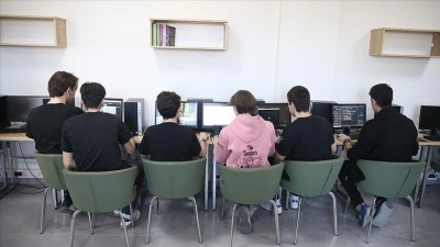 Liselilerin geliştirdiği yazılımla uzayda yapılacak deney sanal ortamda sim&uuml;le edilebiliyor