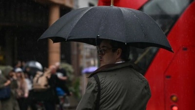 Londra'da 58 g&uuml;n sonra kayda değer yağış g&ouml;r&uuml;ld&uuml;