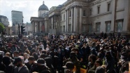 Londra&#039;da aşırı sağ ve ırkçılık karşıtı göstericiler arasında çatışma çıktı