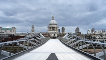 Londra'daki St. Paul Katedrali’nin çanları Kraliçe Elizabeth için çaldı