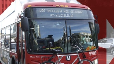 Los Angeles'ta otob&uuml;slere "Hoş geldiniz Ay Yıldızlılar" yazıldı