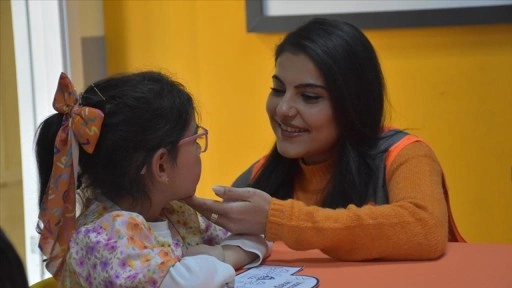 Lösemiyi yenip farkındalık çalışmalarına katılan genç kadın hastalara "umut" oluyor