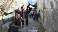 Lübnan&#039;da çadırları ateşe verilen Suriyeli mültecilerin tek umudu insani yardımlar