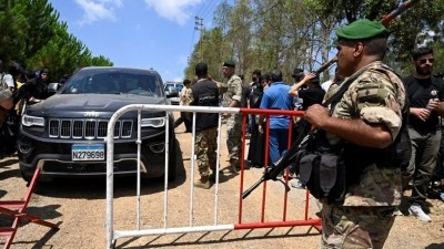 L&uuml;bnan'da İsrail'in &ccedil;ekildiği Batı Zavtar sakinlerine evlerini g&ouml;rmeleri i&ccedil;in kısa s&uuml;reli