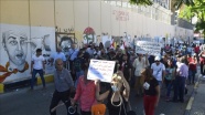 Lübnan&#039;da &#039;yönetimin düşürülmesi&#039; talebiyle gösteri düzenleyen grup halkı sokağa çağırdı