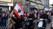 Lübnan'ın Trablusşam kentindeki gösterilerde güvenlik güçlerine el bombası atıldı