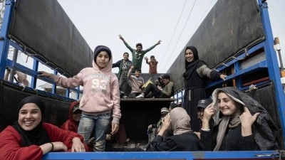 L&uuml;bnanlıların ateşkesle birlikte &uuml;lkenin g&uuml;neyindeki evlerine d&ouml;n&uuml;ş&uuml; s&uuml;r&uuml;yor