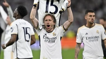 Luka Modric, Real Madrid'le s&ouml;zleşmesini uzattı