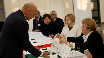 Macaristan'da halk genel se&ccedil;imler i&ccedil;in sandık başında