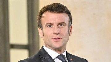Macron, Afrika’daki Fransız askeri üsleri dönüştüreceklerini ve azaltacaklarını duyurdu