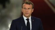 Macron boyunu aşan sularda