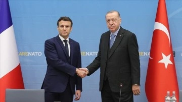 Macron, Cumhurbaşkanı Erdoğan ile Ukrayna'da ateşkes ve kalıcı barış için çalışacaklarını söyle