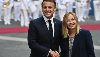 Macron, Fransa'da sağcı gencin &ouml;l&uuml;m&uuml;yle ilgili yorum yapan Meloni'ye tepki