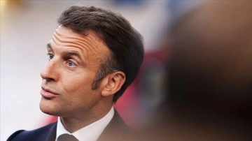 Macron, okullardaki abaya yasağına ilişkin taviz vermeyeceklerini belirtti