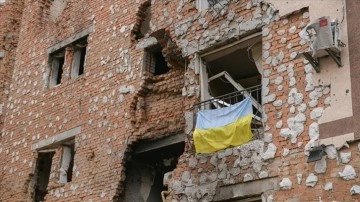 Macron, Ukrayna'nın İrpin kentinin "barbarlığın izlerini" taşıdığını belirtti