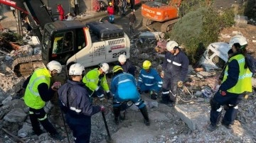 Madenciler, deprem bölgesinde hayat kurtarmaya devam ediyor