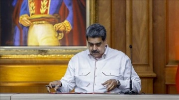 Maduro, Türkiye'yle imzalanmış olan karşılıklı yatırımlara ilişkin anlaşmayı canlı yayında onay