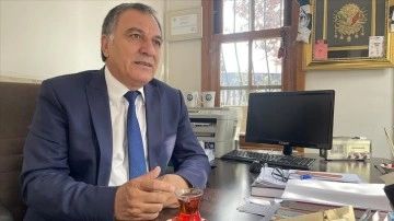 Mahallesiyle &quot;adaş&quot; olan muhtarın yaşadığı diyaloglar gülümsetiyor