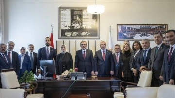 Mahir Ünal AK Parti Grup Başkanvekilliği görevini Özlem Zengin'e devretti