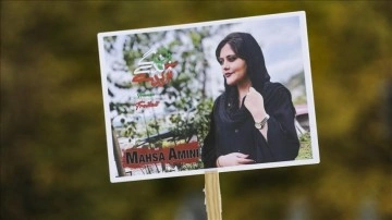 Mahsa Emini'nin ölümünün ardından geçen bir yılda İran'da neler oldu?