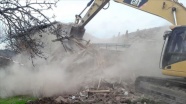 Malatya'da ağır hasarlı evler kontrollü yıkıldı