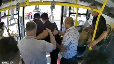 Malatya'da epilepsi n&ouml;beti ge&ccedil;iren yolcuyu otob&uuml;s şof&ouml;r&uuml; hastaneye yetiştirdi