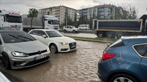 Malatya'da sağanak ve dolu etkili oldu