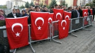 Malatya'daki FETÖ sanıkları Türk bayraklarıyla protesto edildi