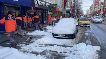 Malatya, Kahramanmaraş ve Adıyaman'da karla mücadele devam ediyor