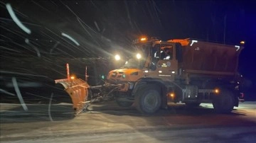 Malatya-Sivas kara yolu kar ve tipi nedeniyle tek yönlü ulaşıma kapatıldı