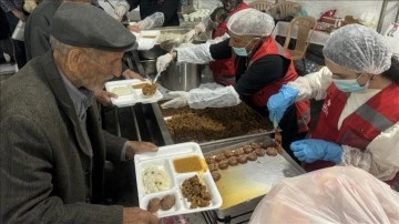 Malatya Vakıfları Bölge Müdürlüğü günlük 8 bin 700 kişiye iftar verdi