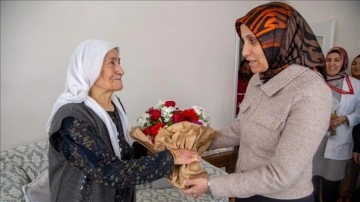 Malatya'da evde sağlık hizmetleri ekibinden 'Yaşlılar Haftası'nda moral ziyareti