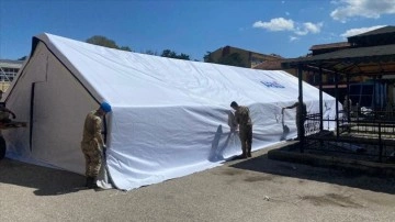 Malatya'da jandarma 14 çadır derslik kurdu