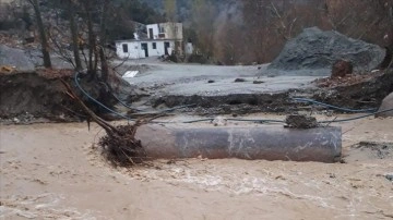 Malatya'da sağanak, hayatı olumsuz etkiliyor