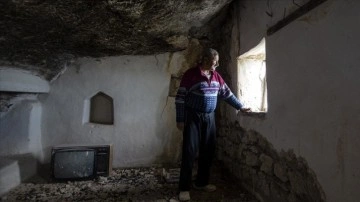 Malatya'da yaşadığı mağarada 18 çocuğunu büyüten eski muhtarın hayatı turistlerin ilgisini çeki