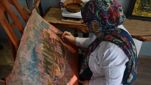 Malezya'nın batik sanatı Trabzonlu &ouml;ğretmenin at&ouml;lyesinde hayat buluyor