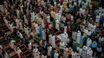 Malezya'da Ramazan Bayramı Kovid-19 salgınının ardından festival havasında kutlanıyor