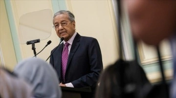 Malezya'nın 97 yaşındaki eski başbakanı Mahathir üçüncü dönem için hazır