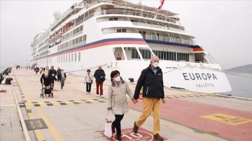 Malta bandıralı kruvaziyer, 145 turistle Kuşadası'na geldi
