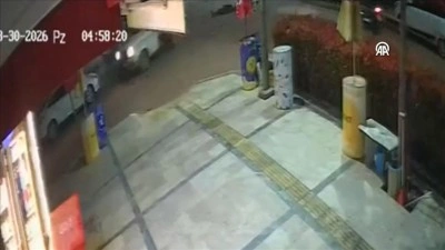 Manisa'da kamyonetle &ccedil;arpışan motosikletin s&uuml;r&uuml;c&uuml;s&uuml; &ouml;ld&uuml;