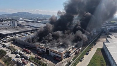 Manisa'da şekerleme fabrikasında yangın &ccedil;ıktı