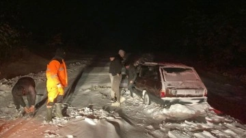 Manisa'da ekipler karda mahsur kalan 5 kişiyi kurtardı