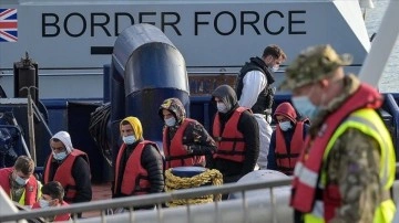 Manş Denizi üzerinden İngiltere'ye geçen göçmenlerin sayısında günlük rekor kırıldı