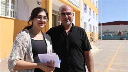 Mardin'de baba, kızının heyecanını paylaşmak için YKS'ye girdi