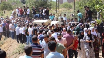 Mardin'deki trafik kazalarında hayatını kaybeden 20 kişinin cenazesi son yolcuğuna uğurlandı