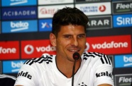 Mario Gomez, Beşiktaş'ı 3 kez ipten aldı