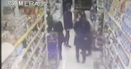 Market çalışanlarının çantasını çalan 4 hırsız kameraya yakalandı
