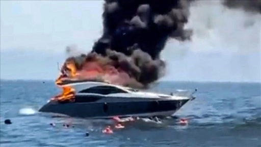 Marmara Denizi'nde Kınalıada açıklarında bir teknede yangın çıktı