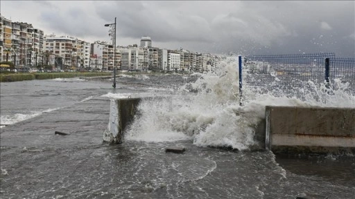 Marmara ile Kuzey Ege'de fırtına ve kuvvetli gök gürültülü sağanak bekleniyor