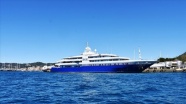 Marmaris'e gelen mega yat 'Queen Miri'ye 210 bin litre yakıt ikmali yapıldı